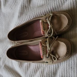 Sperry Top-Sider Angelfish boat shoes. Memory form footed and padded tongue.